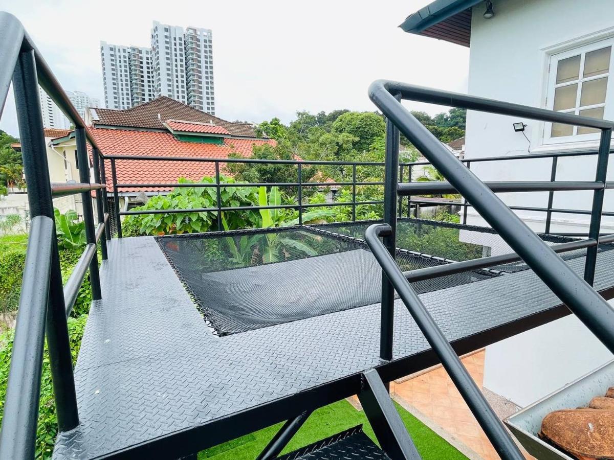 Trendy Family Getaway By Stayco - Mini-Pool, Outdoor Cinema, Air Loft, Ps4, Ktv - Just 2 Mins To Beach! Batu Feringgi Exterior foto